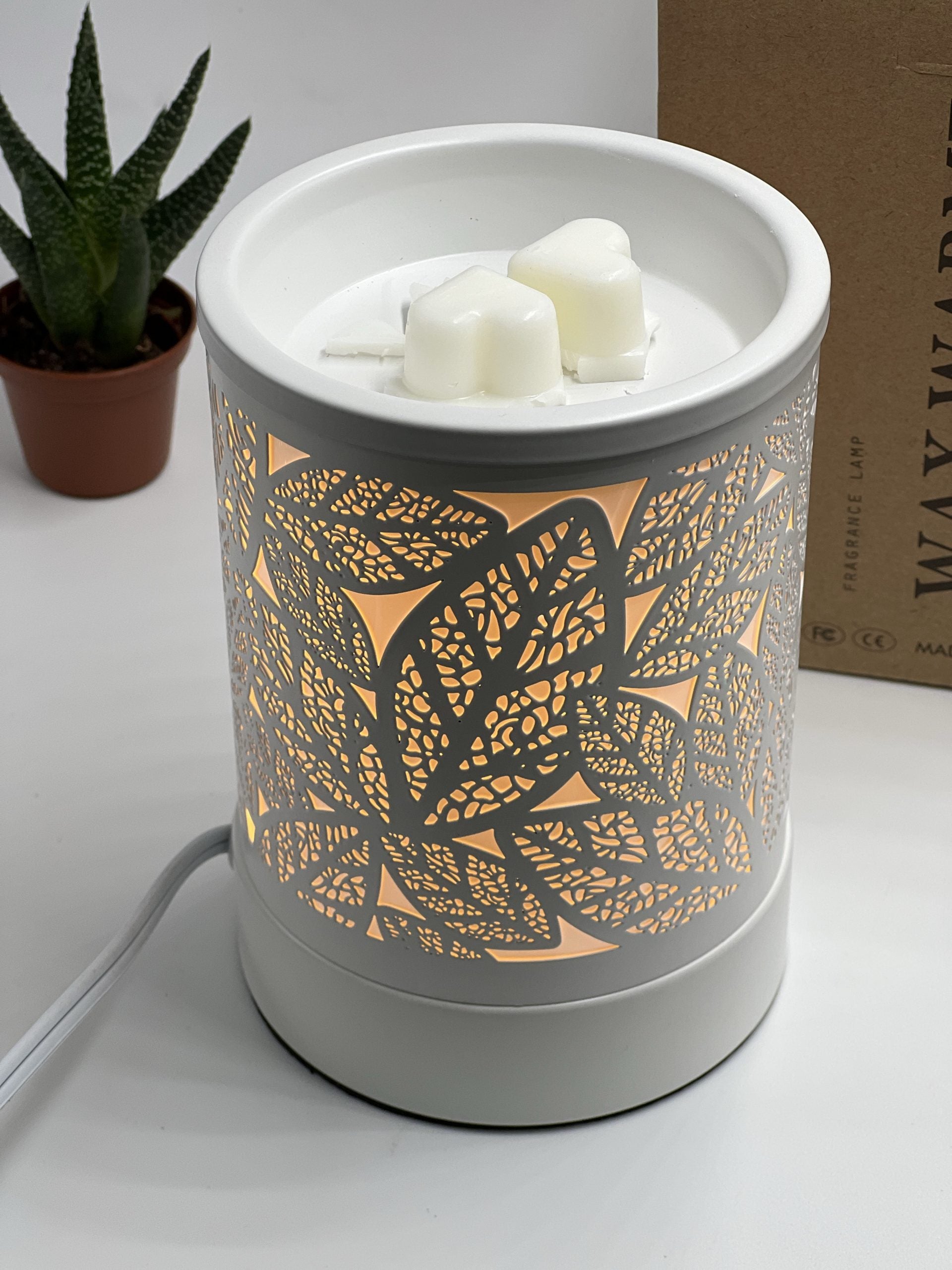 Electric Wax Warmer in Black or White | ScentPerbUlous
